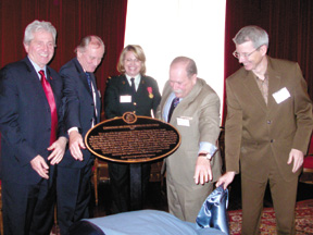 Ontario Minister for Citizenship and Immigration Mike Colle, Heritage Toronto President Peter Carruthers, RCMI Board member Maj Diane Kruger, RCMI President LCol (ret’d) Jeffrey Dorfman, and Councillor Adam Vaughan unveil the Heritage Toronto plaque.